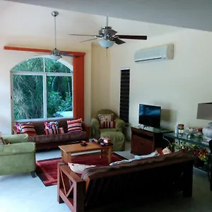 Casa Beard, Spacious With High Speed Wifi & Pool. Сasa de vacaciones Playa del Carmen